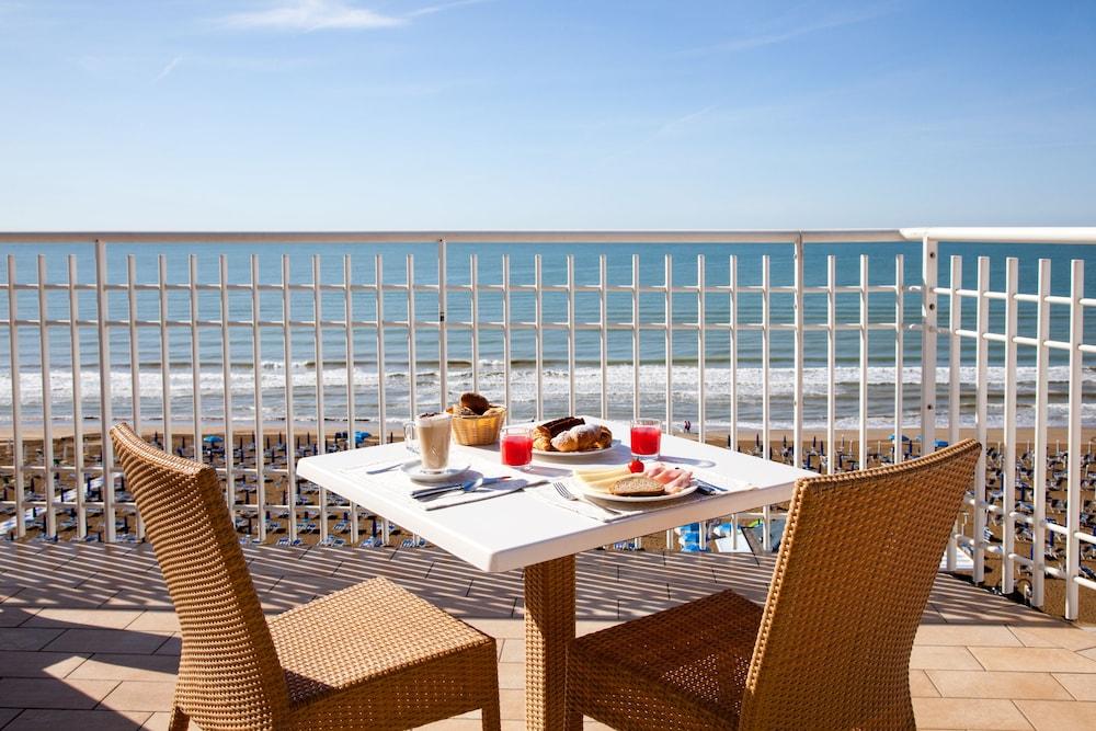 Regent'S Hotel Лідо-ді-Єзоло Екстер'єр фото